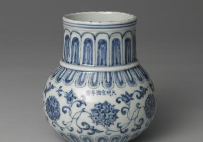 图片[2]-Tankard with lotus scrolls in underglaze blue, Ming dynasty, Xuande reign (1426-1435)-China Archive